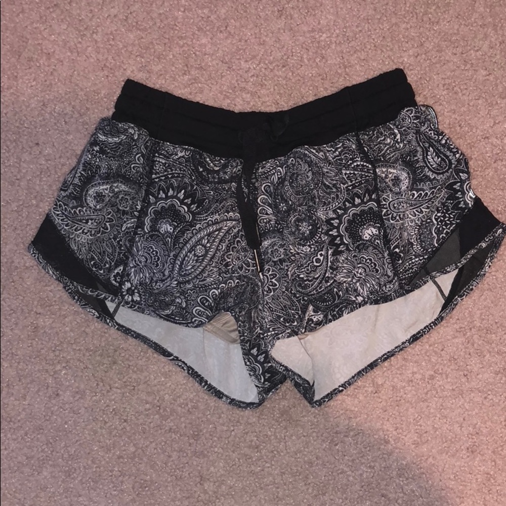 Lululemon hotty hot short printed